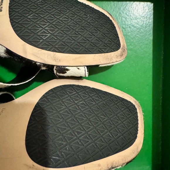 DONALD PLINER WOMEN’S PASHA COW PRINT HAIR CALF SANDAL IN BONE/BLACK SIZE 8.5 - Picture 5 of 6